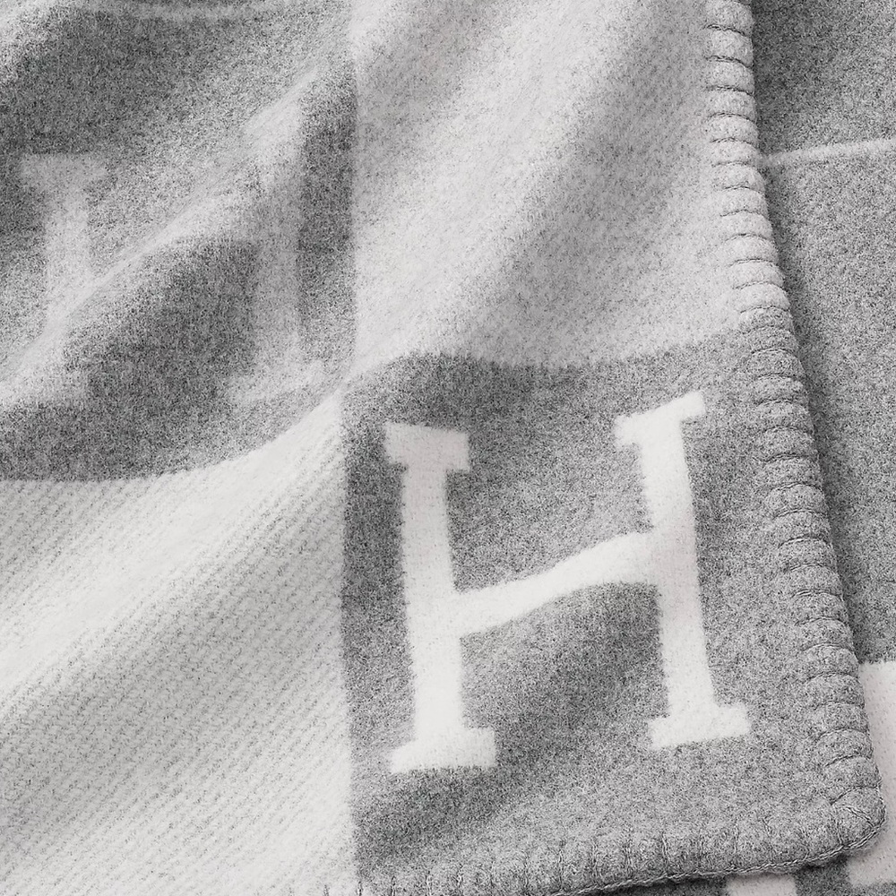Hermes Avalon III Throw Blanket. Excellent